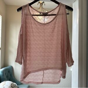 GUESS Cutout Cold Shoulder High Low Textured 3/4 Sleeve Top Pink Medium